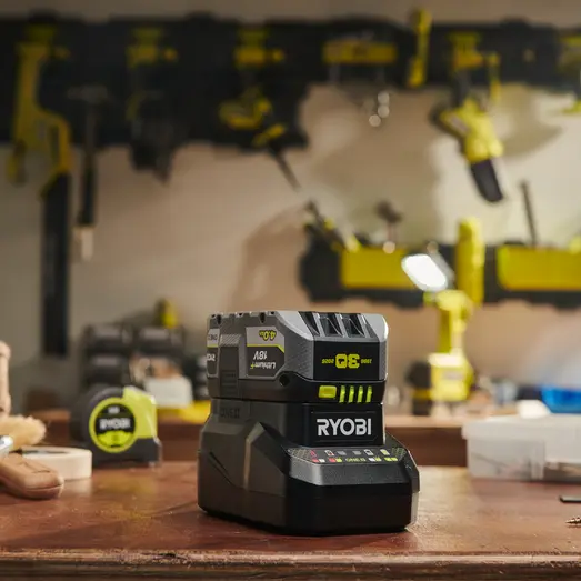 Ryobi ONE+ batteri og lader startsæt 1x4,0 + 1x2,0 Ah batteri og lader