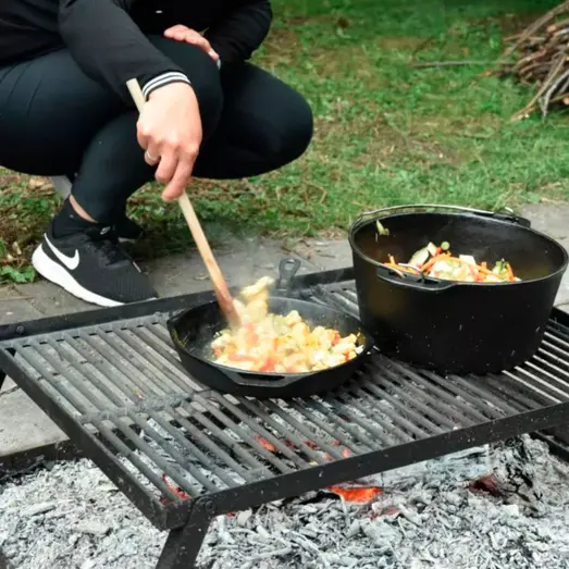 Bon-Fire tilbehørssæt med gryder, pander, bordskåner og lågeløfter