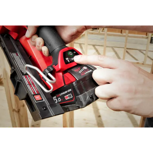 Milwaukee M18 FFN-502C Fuel™ 18V sømpistol 2x5.0 Ah batterier og lader