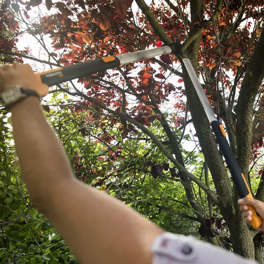 Fiskars L86 SmartFit grensasks med teleskop håndtag