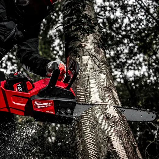 Milwaukee M18 FCHS-121 akku kædesav med batteri og lader