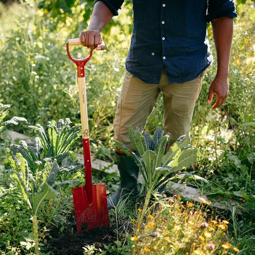 Fiskars spade med afrundet blad