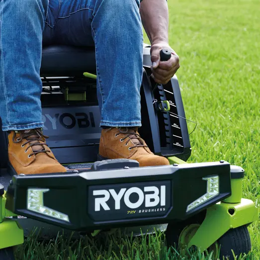 Ryobi RY72ZTRX76-210 72V 76 cm zero turn plæneklipper 2x10 Ah batt.