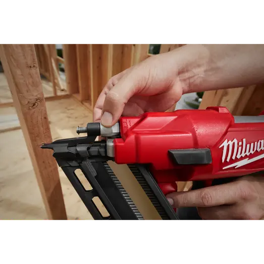 Milwaukee M18 FFN-502C Fuel™ 18V sømpistol 2x5.0 Ah batterier og lader