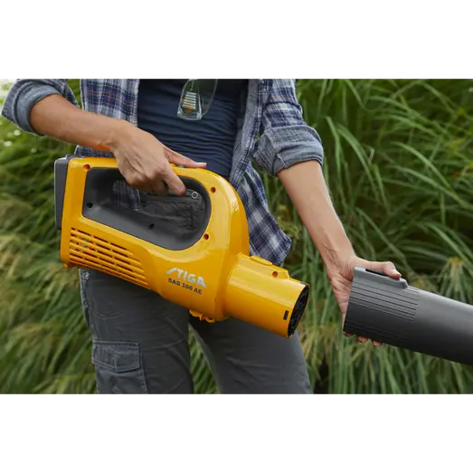 Stiga SAB 100 AE 20V løvblæser 1x4.0 Ah batteri og lader