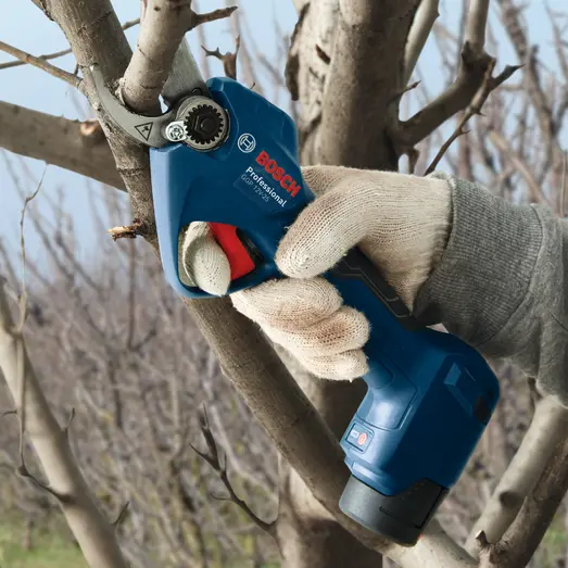 Bosch GGP 12V-25 beskærersaks 2x3,0Ah batterier og lader