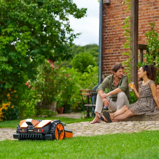 Worx Vision WR208E robotplæneklipper 800 m2 - OBS Mindre skader på emballagen