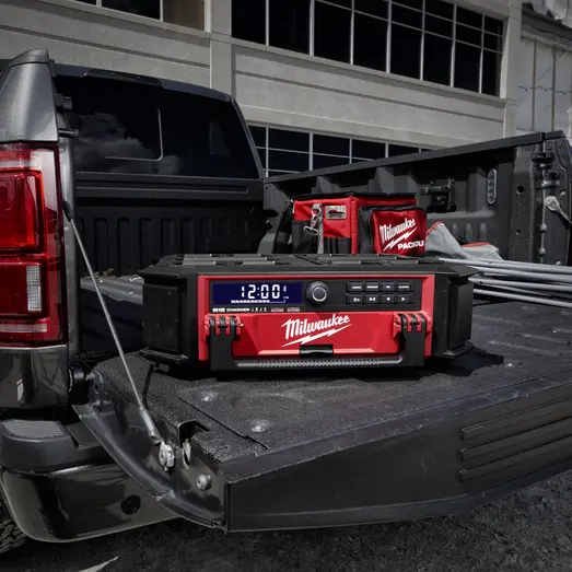 Milwaukee M18 PRCDAB+-0 Packout radio og lader