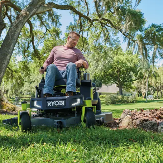 Ryobi RY72ZTRX107-210 72V 137 cm zero turn plæneklipper 3x10 Ah batt.