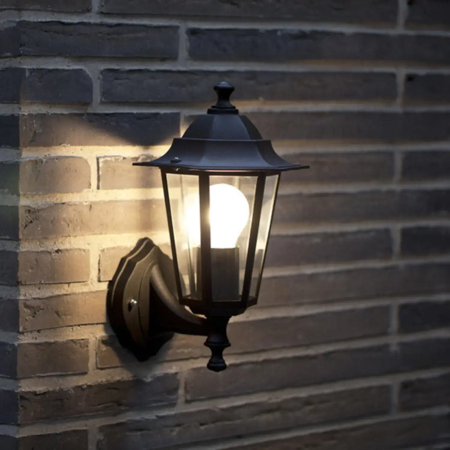 klassisk udendørs væglampe