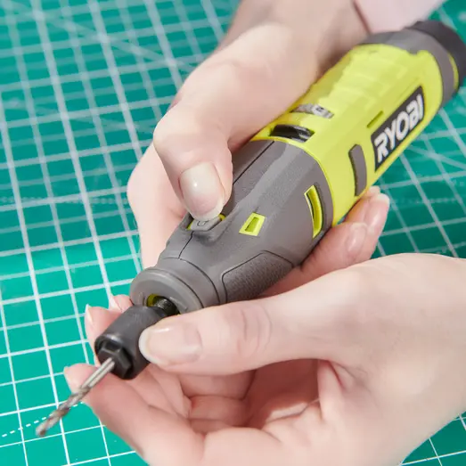 Ryobi RRT4-120GA15 4V USB multiværktøj, med 15 tilbehørsdele