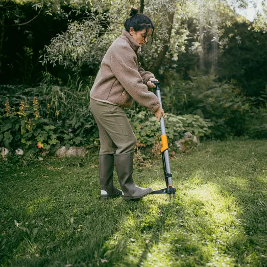 Fiskars mælkebøttefjerner ergonomisk