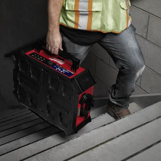 Milwaukee M18 PRCDAB+-0 Packout radio og lader