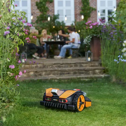 Worx Vision WR216E robotplæneklipper 1600 m² - OBS Mindre skader på emballagen