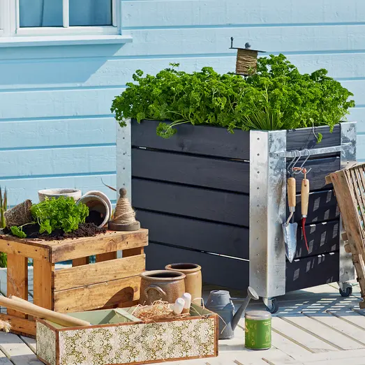 Plus Cubic blomsterkasse med hjul 87x50 cm sort