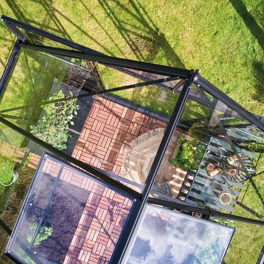 Halls ICON 8 8,1 m² sort m/3 mm delt glas og fundament