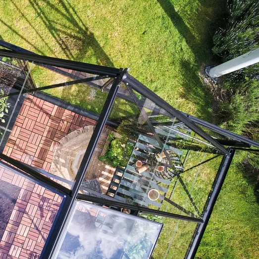 Halls ICON 8 11,2 m² sort m/3 mm hærdet glas og fundament