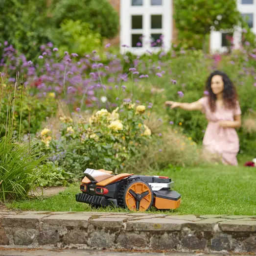 Worx Vision WR216E robotplæneklipper 1600 m² - OBS Mindre skader på emballagen