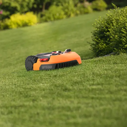 Worx WR167E Landroid M700 Plus robotplæneklipper - OBS Mindre skader på emballagen