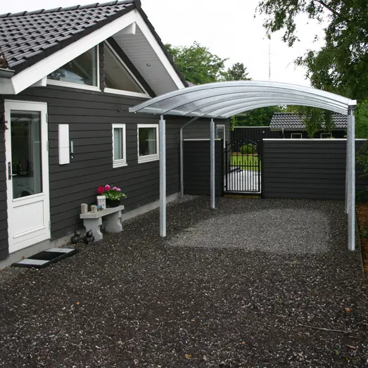 Enkelt stålcarport 3060x5200 mm firkantede stolper